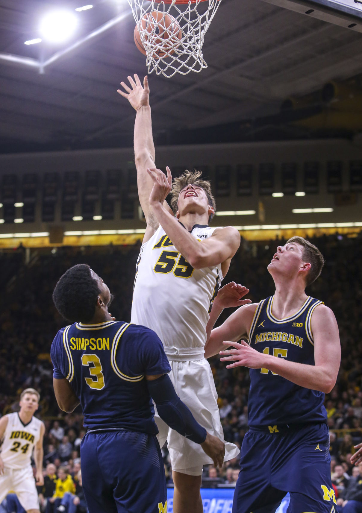 010218-IOWA-BASKETBALL-001